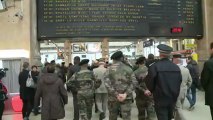 Vigipirate renforcé pour les fêtes: Le Drian à la gare du Nord