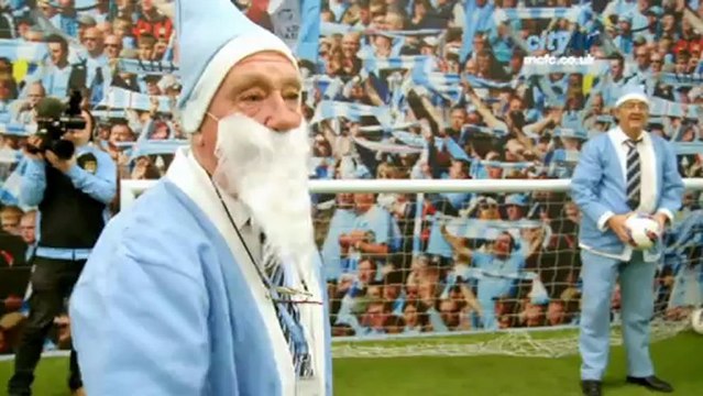 SuperMario-Babbo Natale distribuisce doni ai bambini!