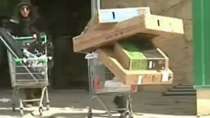 Supermarket mayhem: Looters pillage a store in Argentina