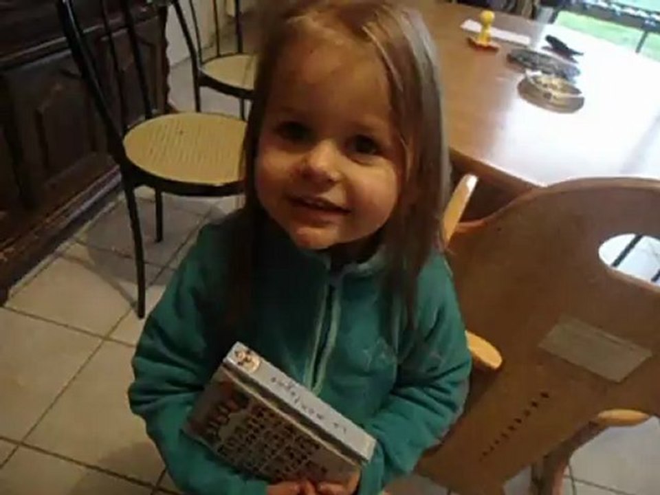 Ma puce qui danse sur sa musique LOL