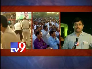 KU Students Attack On CM Kiran's Convoy - Warangal