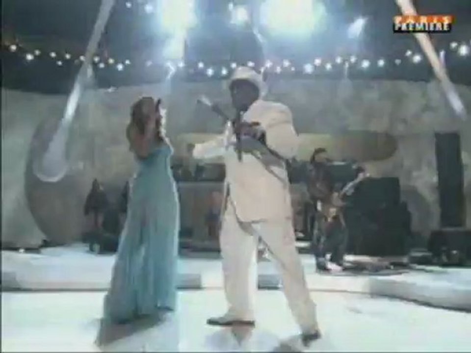 Ashanti_&_Ronald_Isleys_That_Lady_Divas_2003