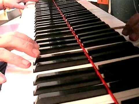 MADEIRA - ODYSSEE D' UN PIANO - CLEMATRIX J'IRAI JOUER CHEZ VOUS MUSIQUE DES MONDES SONS ET COULEURS