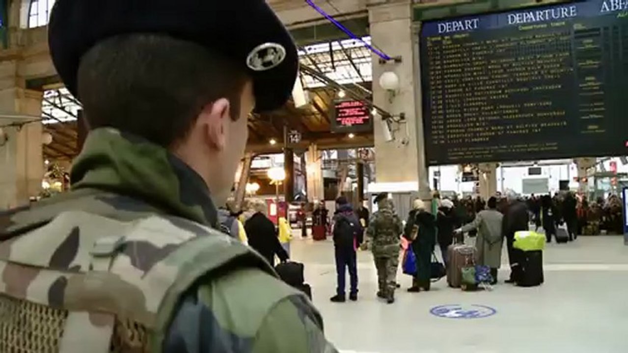 Vigipirate : le ministre en patrouille à la gare du Nord