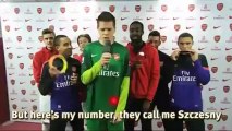 Walcott, Rosicky, Szczesny, Djourou hát mừng giáng sinh