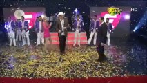 Gil canta en Premios Fama