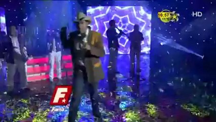 Pollo Canta en Premios Fama