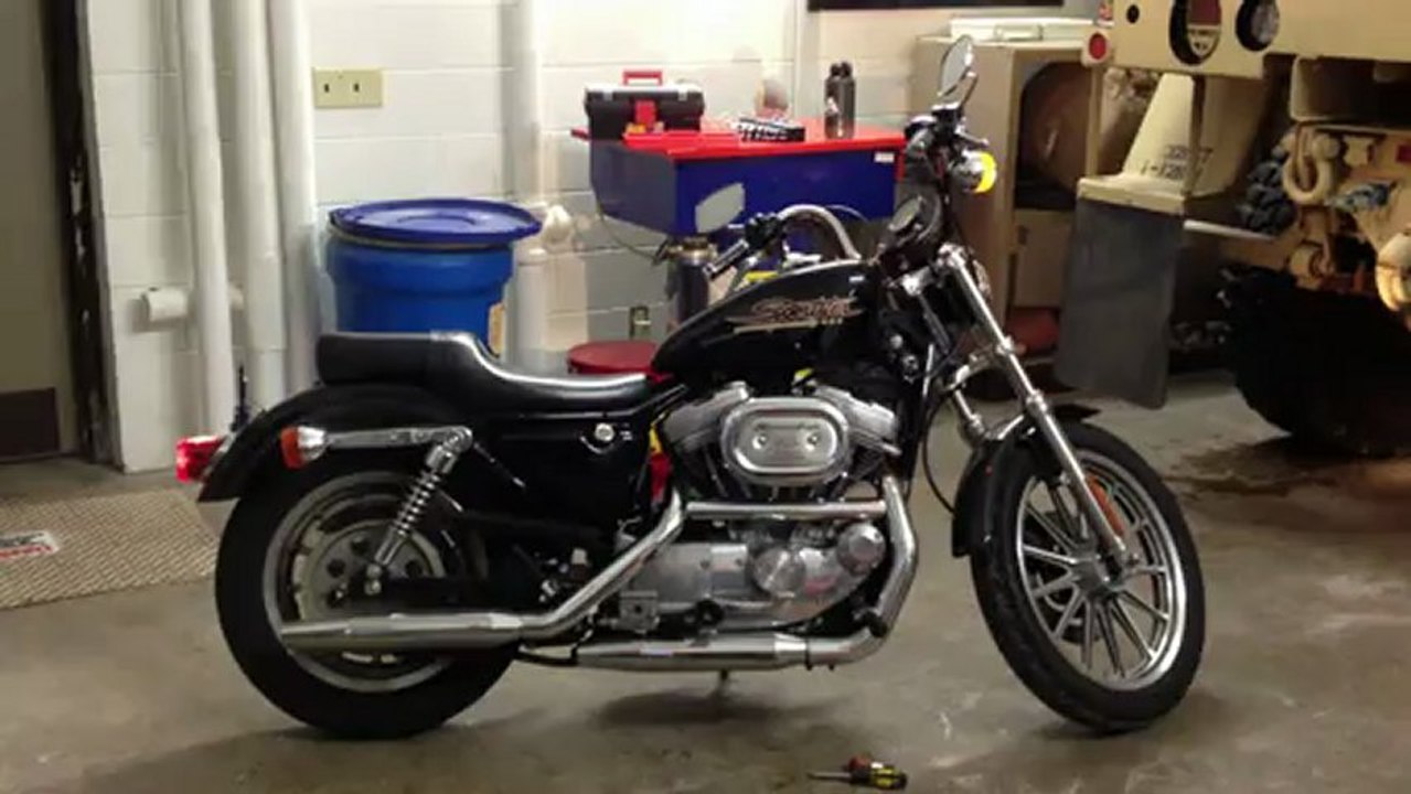 Harley Davidson Sportster 883 w/ stock pipes and no baffles