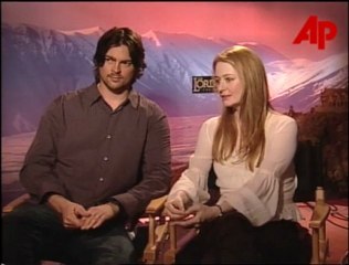AP_LOTR_TWO TOWERS_ JUNKET Karl Urban Miranda Otto & Cast 2002