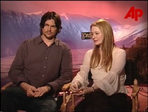 AP_LOTR_TWO TOWERS_ JUNKET Karl Urban Miranda Otto & Cast 2002