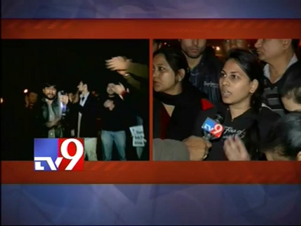 Protesters fire on Indian police