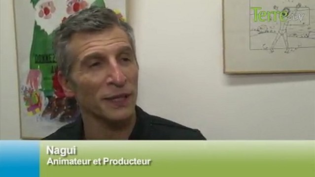 Secours Populaire : Nagui inaugure la tournée des Pères Noël verts !