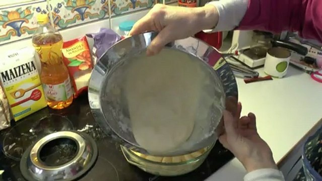 LES RECETTES DE MICHOU W-D.D. - GATEAU AU YAOURT AUX AMANDES ET AUX POMMES - 22 Décembre 2012.