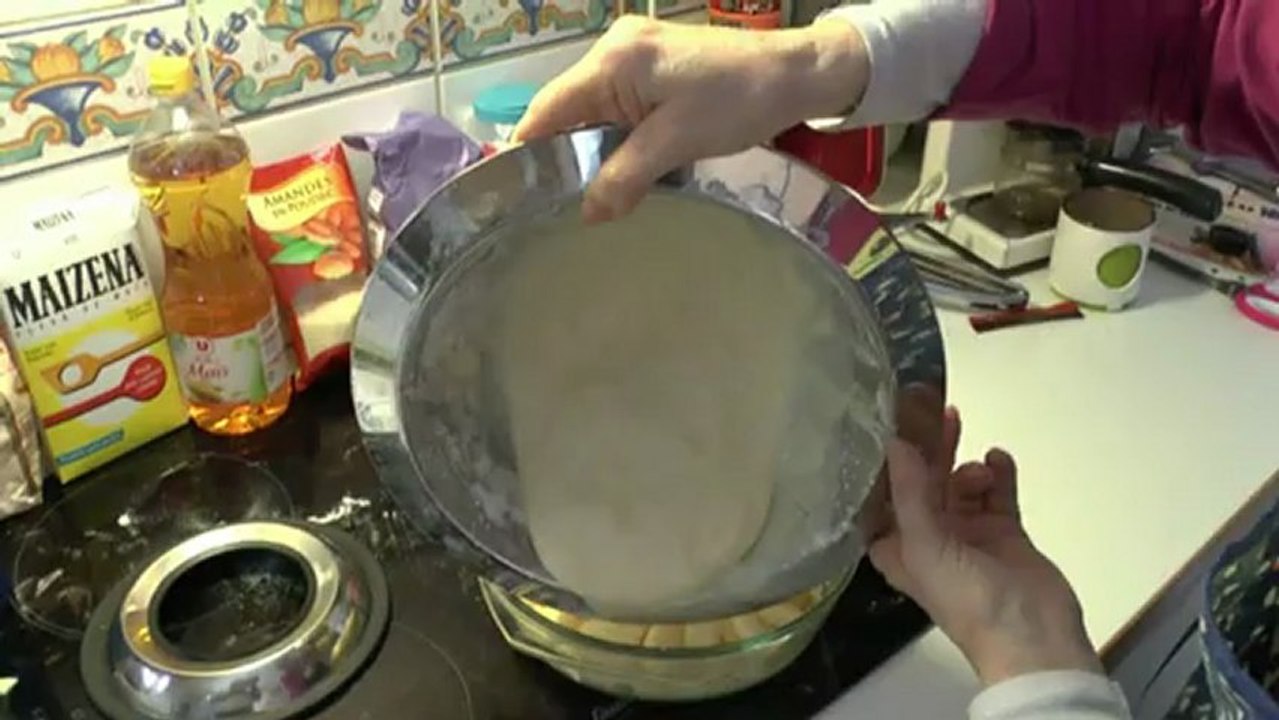 " LES RECETTES DE MICHOU W-D.D. " - GATEAU AU YAOURT AUX AMANDES ET AUX POMMES - 22 Décembre 2012.