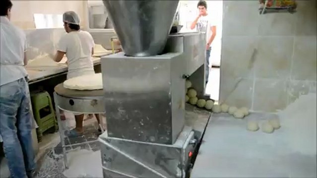 LAHMACUN HAMURU KESME VE YUVARLAMA MAKİNASI WWW.KOPUZMAKİNA.COM