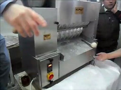 HAMUR KESME VE YUVARLAMA MAKİNASI-YUVARLAMA MAKİNESİ-CEVİRME MAKİNESİ-WWW.KOPUZMAKİNA.COM