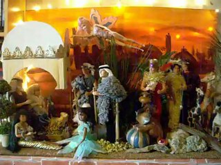crèche avec des  barbie  (N°2 ) Jésus dans la crèche