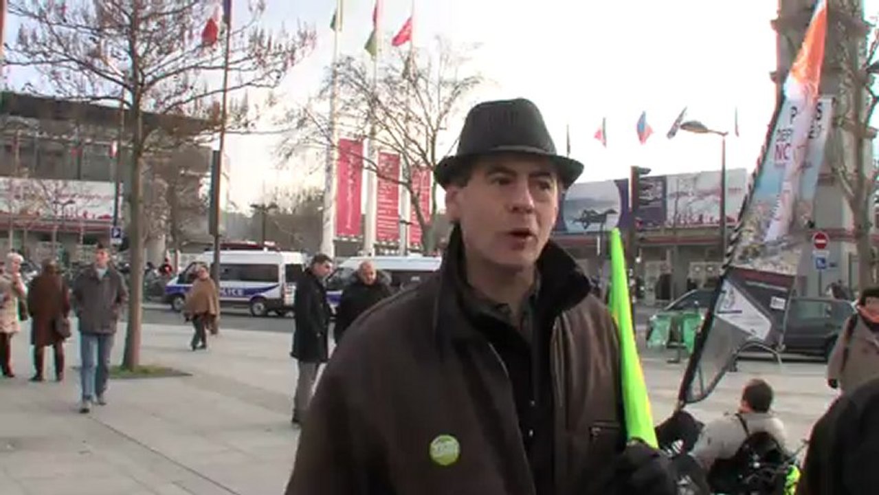 Manifestation du "Collectif contre la Tour Triangle" 08 12 2012 Philippe Ponge & Yves Contassot EELV