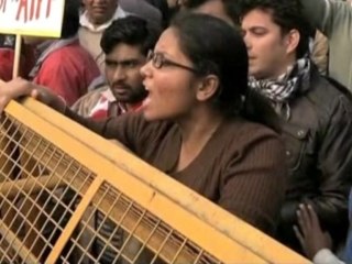 Violence marks the day as anti-rape protests continue in New Delhi.