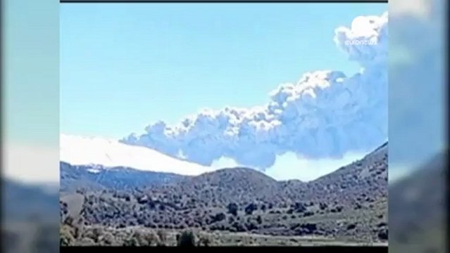 Volcano erupts on Chile-Argentina border