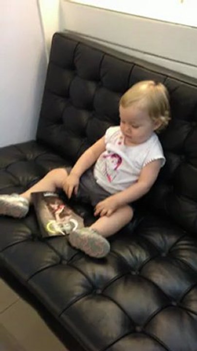 Gabrielle en pleine lecture