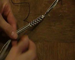 bracelet brésilien avec perle sur les côté