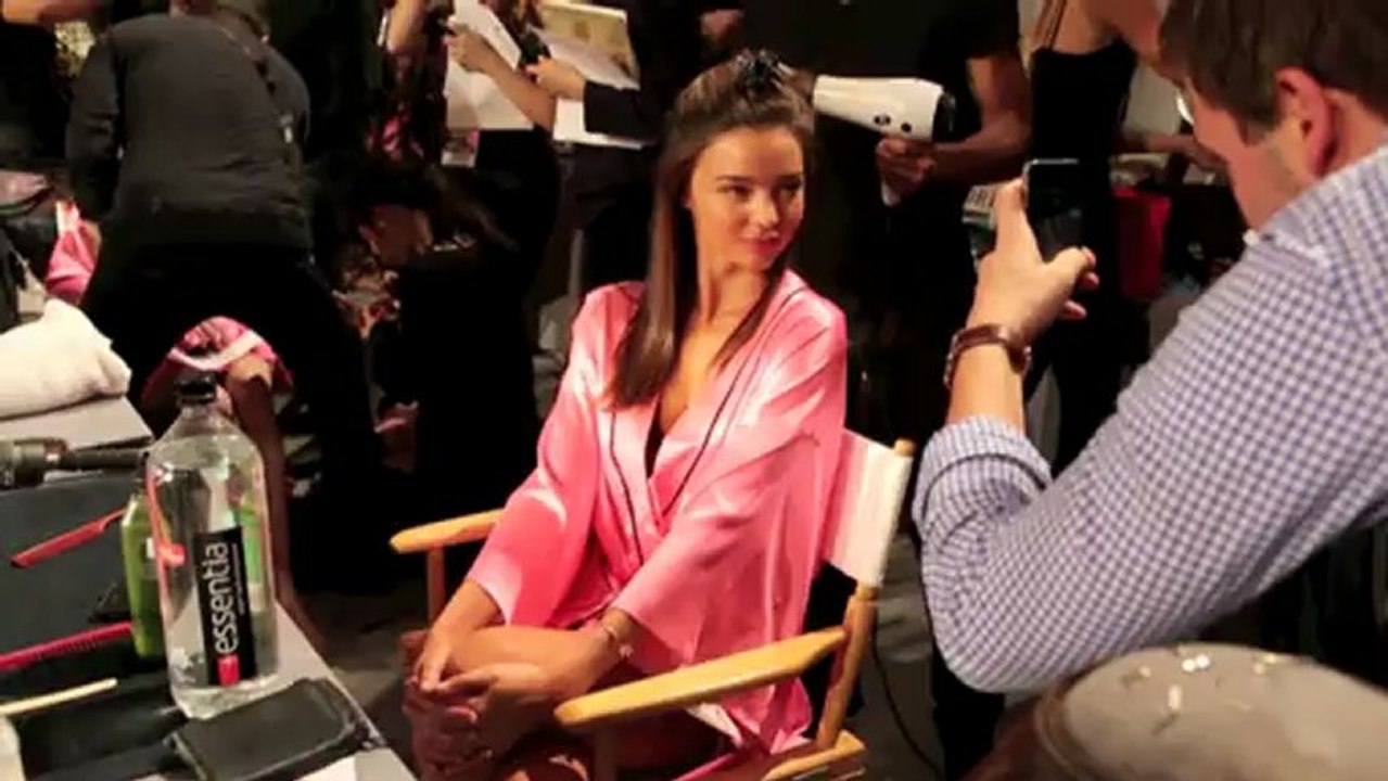 Miranda Kerr Gives Fans A Christmas Treat In Festive Lingerie