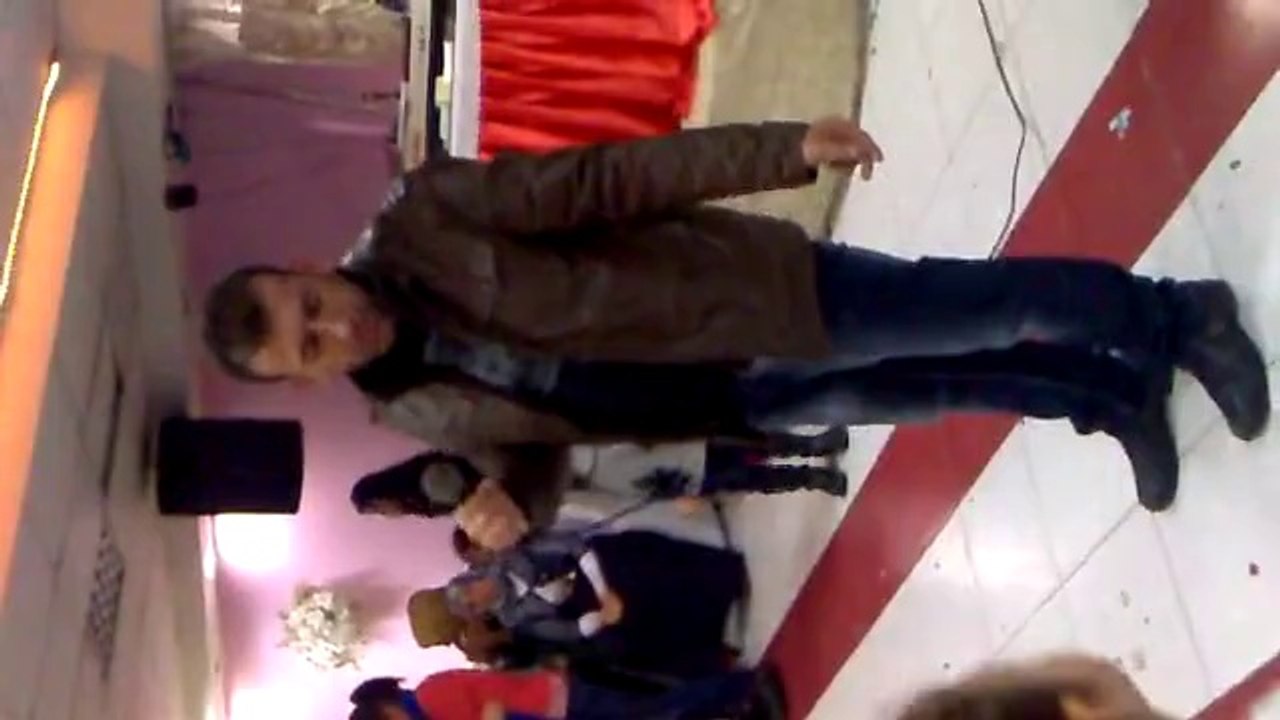 İhsan Demirci Abisi için Türkü söylüyor...