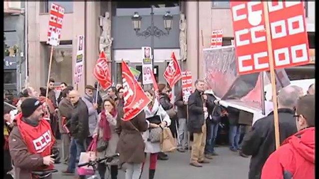 Los sindicatos españoles protestan contra los despidos...