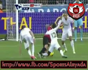 معركة فى الدورى الإنجليزي بعدما سدد مدافع سوانزي الكرة فى وجه فان بيرسي