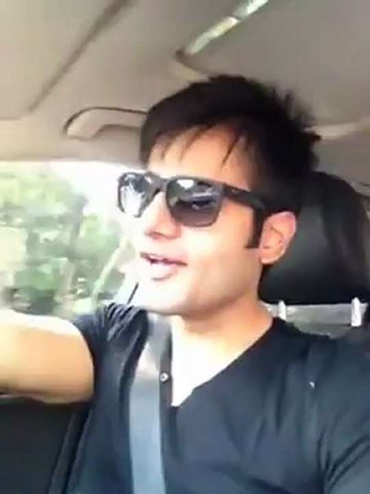 Karan Tacker Wishes Fans - Merry Christmas & Happy New Year