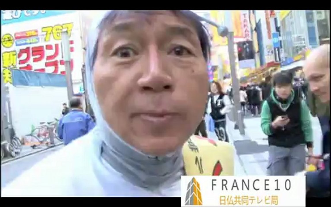 Le Comédie si drôle du M. Mac AKASAKA, Président du Smile Party et Candidat du TOKYO & OSAKA gouverneur.