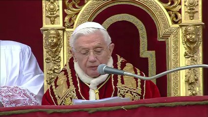 Pope urges end to Syria bloodshed in Christmas message