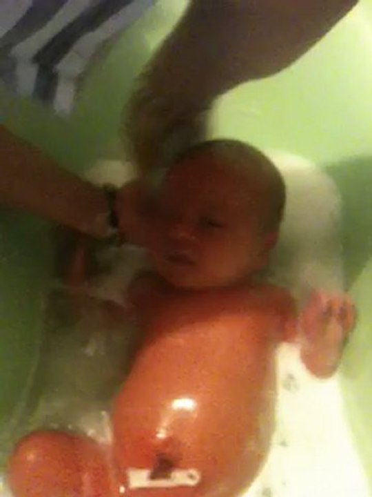 MAHE DANS SONT BAIN