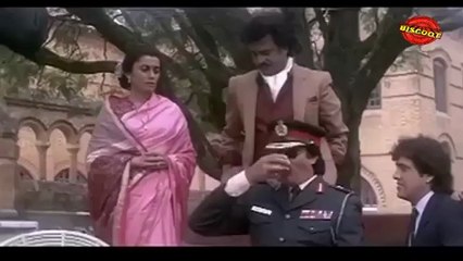 Hum : (Comedy Scene)   Amitabh Bachchan, Kader Khan 11