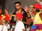 Ranbir Kapoor Celebrates Christmas With Cancer Patients !