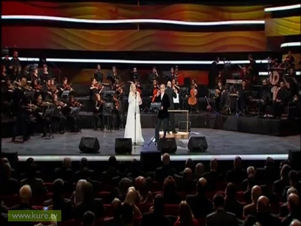 16 Muazzez Ersoy Sami Özer Beni yanlız bırakma Kırık Mızrap konseri