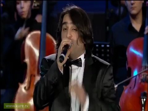 14 Ekrem Düzgünoğlu Ezeli Nur SAMANYOLU 20.yıl Kırık Mızrap konseri