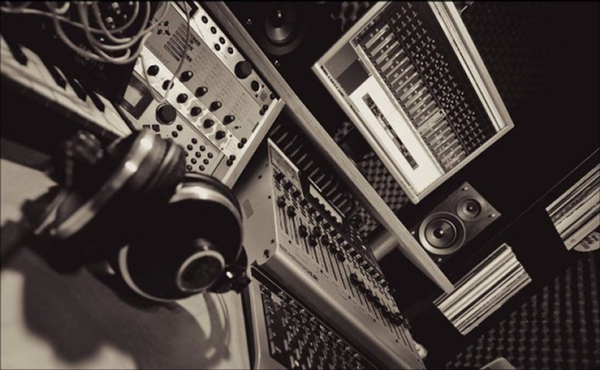 Diesel feat. Chris Brown, Kevin Mccall & The Cap - Put Yo Lighters Up