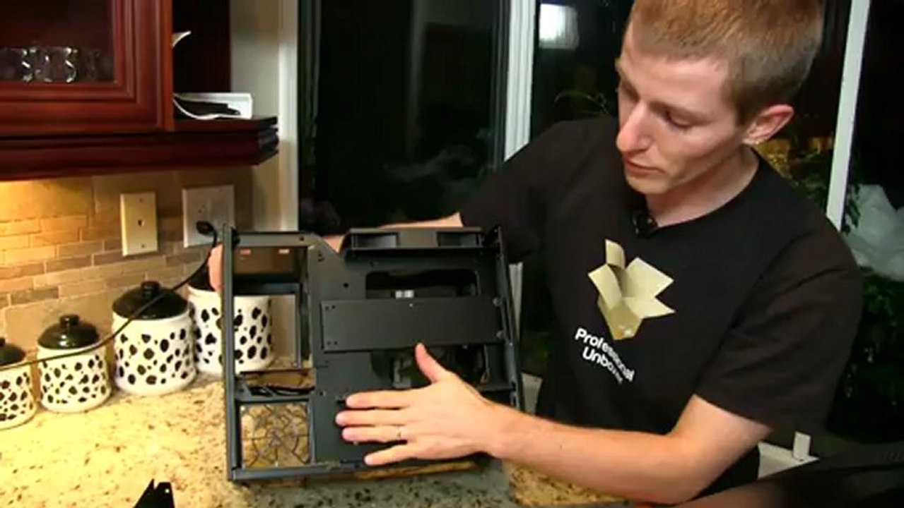 Silverstone SG09 mATX Small Form Factor Gaming Case Unboxing & First Look Linus Tech Tips