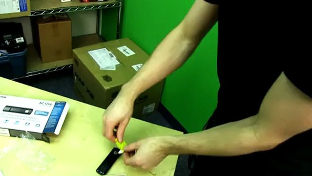 D-Link DWA-182 Wireless AC 1200Mbps Wireless USB Adapter Unboxing & First Look Linus Tech Tips