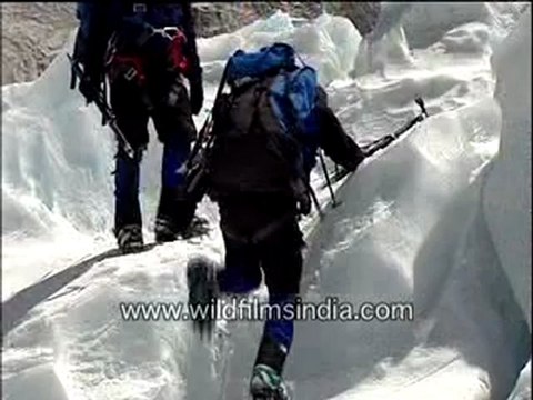 Mountain climbers-MPEG-4 800Kbps.mp4
