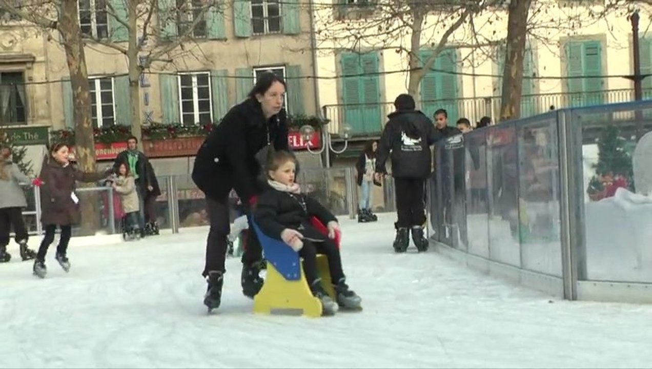 70 jeunes de la MJC XIII  ont envahi la patinoire de la Place Carnot de Carcassonne !