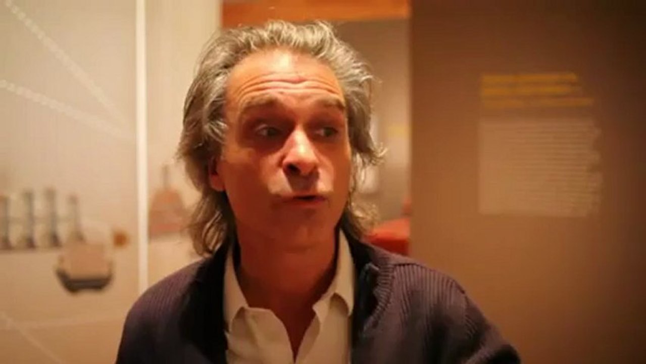 Titouan Lamazou visite "L'âge d'or des cartes marines à la BNF"