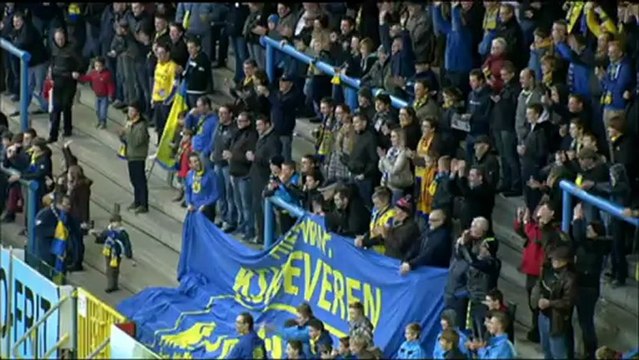 Belgio, la mascotte chiede la mano alla fidanzata!