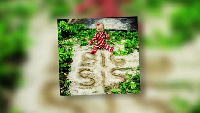 Glowing Jessica Simpson Hides Baby Bump In Hawaii