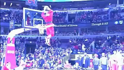 Le Père Noël se prend la parbe dans le cercle