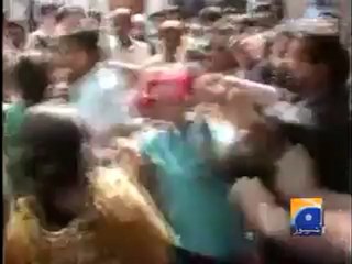 Women Fighting in Lahore High Court.mp4