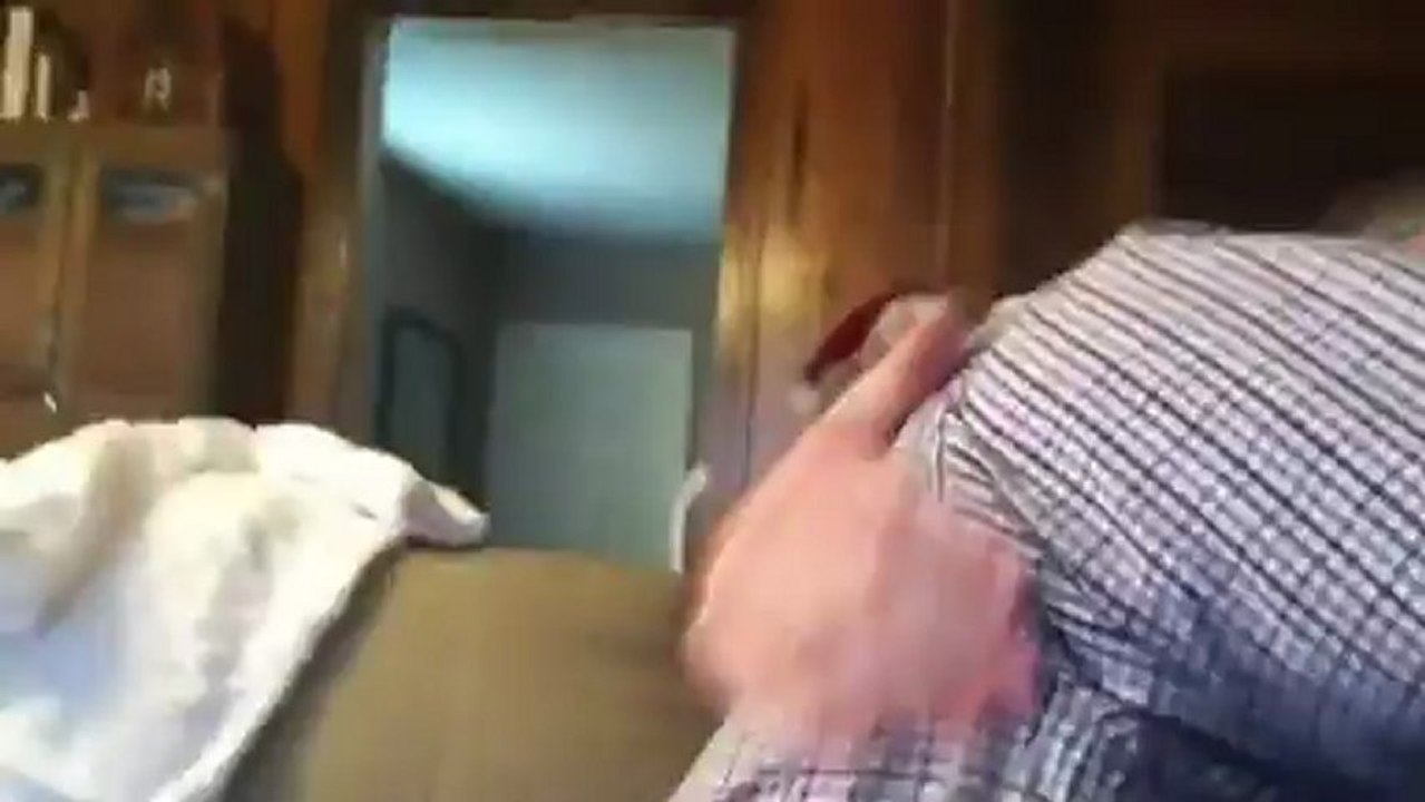 Découvrez la réaction de ce père qui reçoit le cadeau de ses rêves