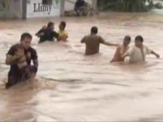 Flooding forces dramatic rescues in Peru